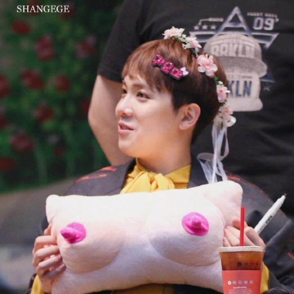 Những hình ảnh này của các Idol K-Pop cần được 'bay màu' khỏi Internet càng sớm càng tốt Những hình ảnh này của các Idol K-Pop cần được 'bay màu' khỏi Internet càng sớm càng tốt