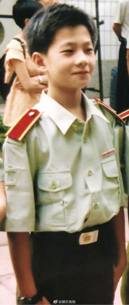 70dfbeb7ly1g23by59sg4j20sg1vd1et