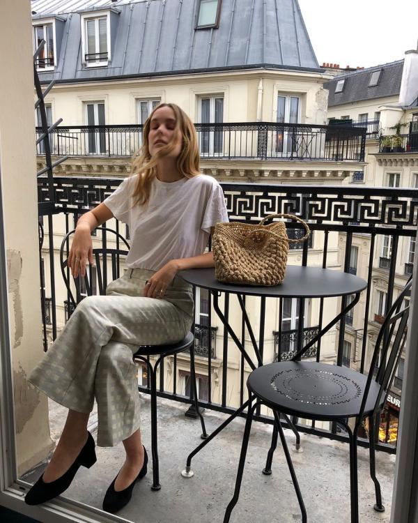 Những nàng thơ đất Pháp nổi tiếng trên Instagram với vẻ đẹp sang chảnh nhưng không cầu kì Những nàng thơ đất Pháp nổi tiếng trên Instagram với vẻ đẹp sang chảnh nhưng không cầu kì