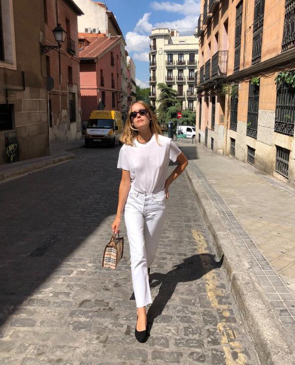 Những nàng thơ đất Pháp nổi tiếng trên Instagram với vẻ đẹp sang chảnh nhưng không cầu kì Những nàng thơ đất Pháp nổi tiếng trên Instagram với vẻ đẹp sang chảnh nhưng không cầu kì