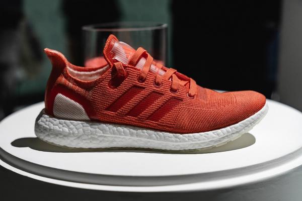 Adidas lần đầu tiên ra mắt mẫu giày luyện tập có thể tái chế 100% Adidas lần đầu tiên ra mắt mẫu giày luyện tập có thể tái chế 100%