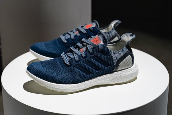Adidas lần đầu tiên ra mắt mẫu giày luyện tập có thể tái chế 100% Adidas lần đầu tiên ra mắt mẫu giày luyện tập có thể tái chế 100%