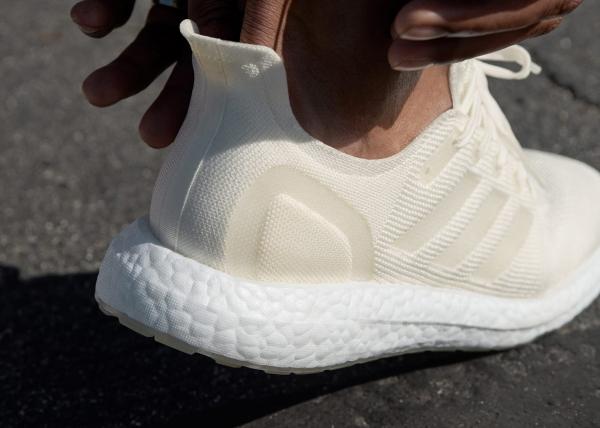 Adidas lần đầu tiên ra mắt mẫu giày luyện tập có thể tái chế 100% Adidas lần đầu tiên ra mắt mẫu giày luyện tập có thể tái chế 100%