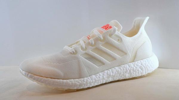Adidas lần đầu tiên ra mắt mẫu giày luyện tập có thể tái chế 100% Adidas lần đầu tiên ra mắt mẫu giày luyện tập có thể tái chế 100%