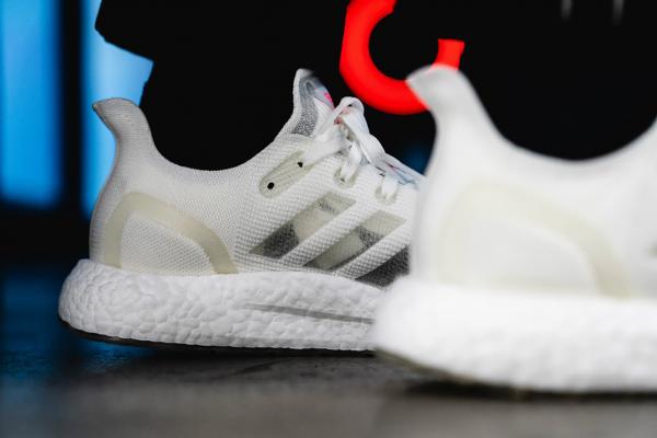 Adidas lần đầu tiên ra mắt mẫu giày luyện tập có thể tái chế 100% Adidas lần đầu tiên ra mắt mẫu giày luyện tập có thể tái chế 100%