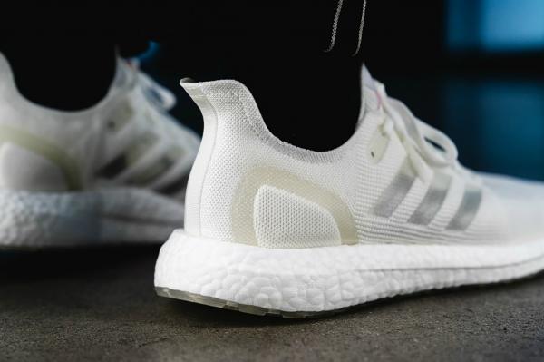 Adidas lần đầu tiên ra mắt mẫu giày luyện tập có thể tái chế 100% Adidas lần đầu tiên ra mắt mẫu giày luyện tập có thể tái chế 100%