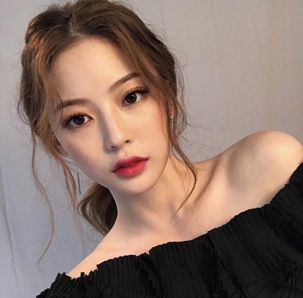 Lịch sử đen tối đằng sau phương pháp làm đẹp cắt mắt hai mí mà nhiều phụ nữ châu Á yêu thích Lịch sử đen tối đằng sau phương pháp làm đẹp cắt mắt hai mí mà nhiều phụ nữ châu Á yêu thích