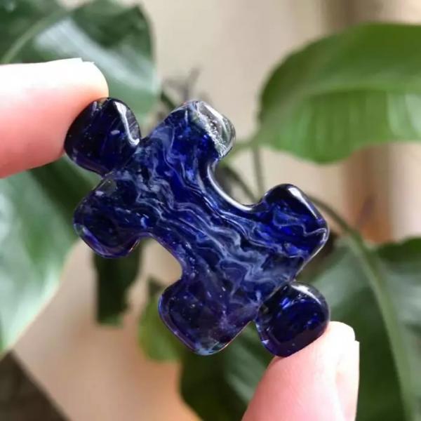 Giờ đây các 'sen' có thể hoá tro cốt của thú cưng thành đá thuỷ tinh để giữ làm kỷ niệm mãi mãi Giờ đây các 'sen' có thể hoá tro cốt của thú cưng thành đá thuỷ tinh để giữ làm kỷ niệm mãi mãi