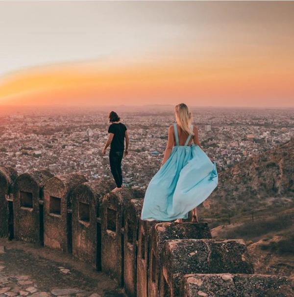Cặp vợ chồng nổi tiếng trên Instagram bị chỉ trích với loạt hình âu yếm vô cùng nguy hiểm Cặp vợ chồng nổi tiếng trên Instagram bị chỉ trích với loạt hình âu yếm vô cùng nguy hiểm