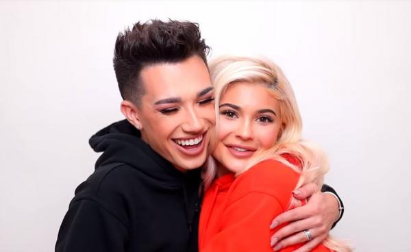 Tóm tắt liên hoàn 'phốt' khiến beauty blogger James Charles mất đi hàng triệu người theo dõi mỗi ngày Tóm tắt liên hoàn 'phốt' khiến beauty blogger James Charles mất đi hàng triệu người theo dõi mỗi ngày