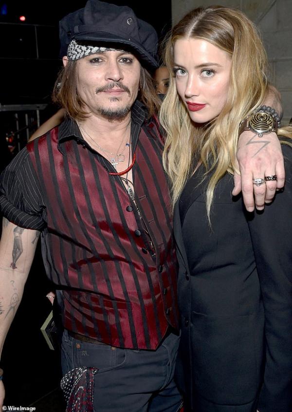 Sau lùm xùm tình ái, Johnny Depp chuyển sang chơi nhạc rock và hẹn hò người mẫu Nga Sau lùm xùm tình ái, Johnny Depp chuyển sang chơi nhạc rock và hẹn hò người mẫu Nga