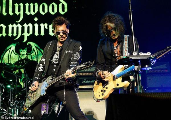 Sau lùm xùm tình ái, Johnny Depp chuyển sang chơi nhạc rock và hẹn hò người mẫu Nga Sau lùm xùm tình ái, Johnny Depp chuyển sang chơi nhạc rock và hẹn hò người mẫu Nga