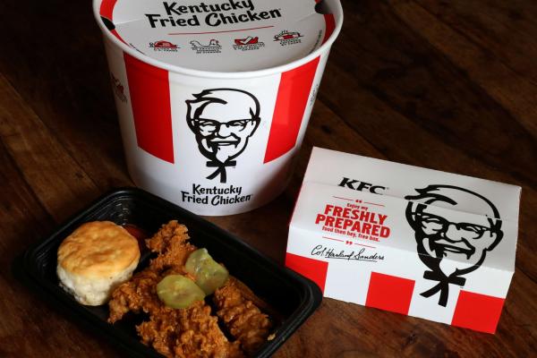 Giả làm nhân viên kiểm tra chất lượng của KFC gửi xuống, thanh niên đi khắp nhân gian 'ăn chùa' gà rán Giả làm nhân viên kiểm tra chất lượng của KFC gửi xuống, thanh niên đi khắp nhân gian 'ăn chùa' gà rán