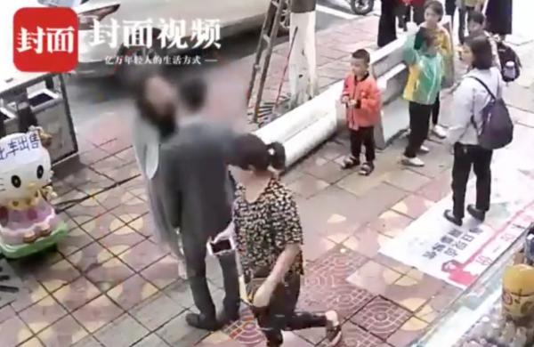 Chàng trai bị bạn gái tát 52 cú không trượt phát nào vì không tặng quà vào dịp Valentine Trung Quốc Chàng trai bị bạn gái tát 52 cú không trượt phát nào vì không tặng quà vào dịp Valentine Trung Quốc