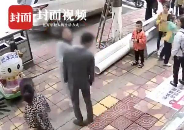Chàng trai bị bạn gái tát 52 cú không trượt phát nào vì không tặng quà vào dịp Valentine Trung Quốc Chàng trai bị bạn gái tát 52 cú không trượt phát nào vì không tặng quà vào dịp Valentine Trung Quốc