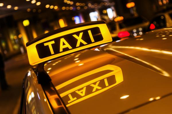 Bố mẹ bỏ quên con mới sinh trên taxi khi đang trên đường từ bệnh viện về nhà Bố mẹ bỏ quên con mới sinh trên taxi khi đang trên đường từ bệnh viện về nhà