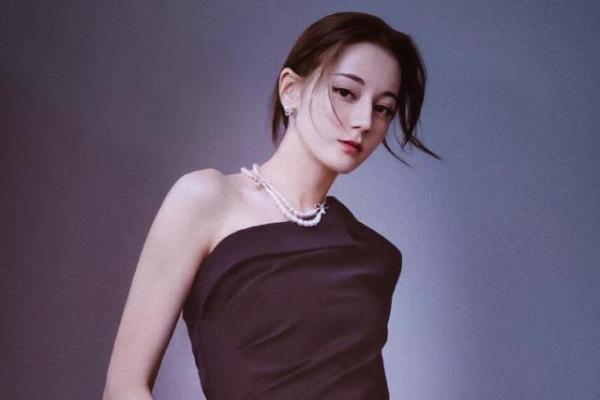 Truyện của Cố Mạn chuyển thể: Nữ chính Địch Lệ Nhiệt Ba, nam chính chọn từ show 'Sáng Tạo Doanh'? Truyện của Cố Mạn chuyển thể: Nữ chính Địch Lệ Nhiệt Ba, nam chính chọn từ show 'Sáng Tạo Doanh'?