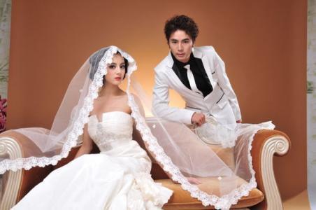 Địch Lệ Nhiệt Ba làm mẫu ảnh cưới thời Đại học: Nữ thần cũng có khoảnh khắc không dám nhìn lại Địch Lệ Nhiệt Ba làm mẫu ảnh cưới thời Đại học: Nữ thần cũng có khoảnh khắc không dám nhìn lại