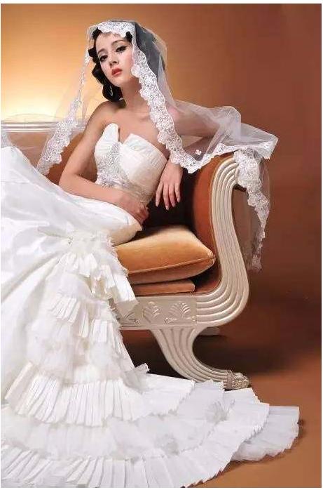 Địch Lệ Nhiệt Ba làm mẫu ảnh cưới thời Đại học: Nữ thần cũng có khoảnh khắc không dám nhìn lại Địch Lệ Nhiệt Ba làm mẫu ảnh cưới thời Đại học: Nữ thần cũng có khoảnh khắc không dám nhìn lại