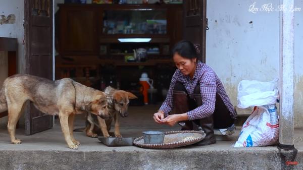 'Ẩm Thực Mẹ Làm': Chỉ bát canh cua và nụ cười của mẹ mà sao người xa quê lại muốn khóc òa 'Ẩm Thực Mẹ Làm': Chỉ bát canh cua và nụ cười của mẹ mà sao người xa quê lại muốn khóc òa