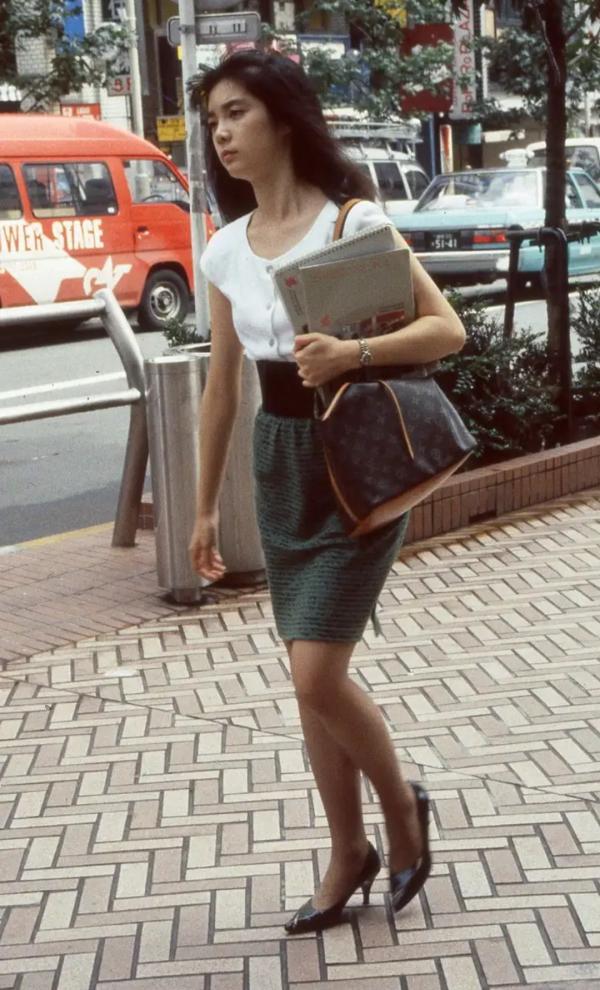 37 năm thời trang đường phố Tokyo làm kinh ngạc thế giới (1980 - 2017) (Phần 1) 37 năm thời trang đường phố Tokyo làm kinh ngạc thế giới (1980 - 2017) (Phần 1)