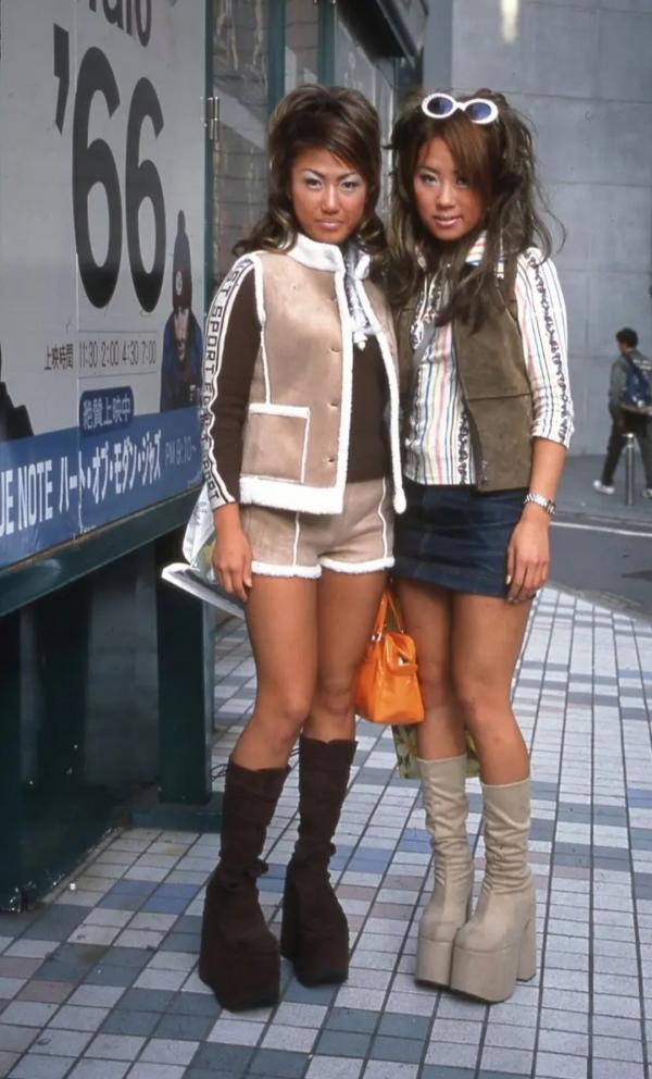 37 năm thời trang đường phố Tokyo làm kinh ngạc thế giới (1980 - 2017) (Phần 1) 37 năm thời trang đường phố Tokyo làm kinh ngạc thế giới (1980 - 2017) (Phần 1)
