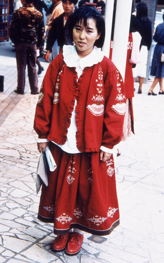 37 năm thời trang đường phố Tokyo làm kinh ngạc thế giới (1980 - 2017) (Phần 1) 37 năm thời trang đường phố Tokyo làm kinh ngạc thế giới (1980 - 2017) (Phần 1)