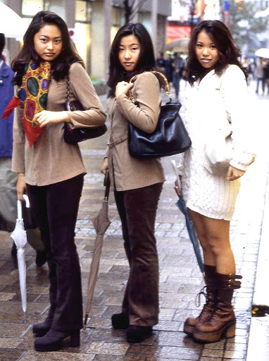 37 năm thời trang đường phố Tokyo làm kinh ngạc thế giới (1980 - 2017) (Phần 1) 37 năm thời trang đường phố Tokyo làm kinh ngạc thế giới (1980 - 2017) (Phần 1)
