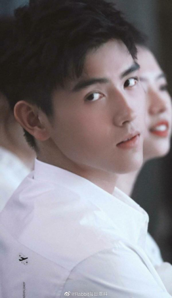 'Dư Hoài' của Trần Phi Vũ bùng nổ nhan sắc, thành công vượt qua cái bóng của Lưu Hạo Nhiên 'Dư Hoài' của Trần Phi Vũ bùng nổ nhan sắc, thành công vượt qua cái bóng của Lưu Hạo Nhiên