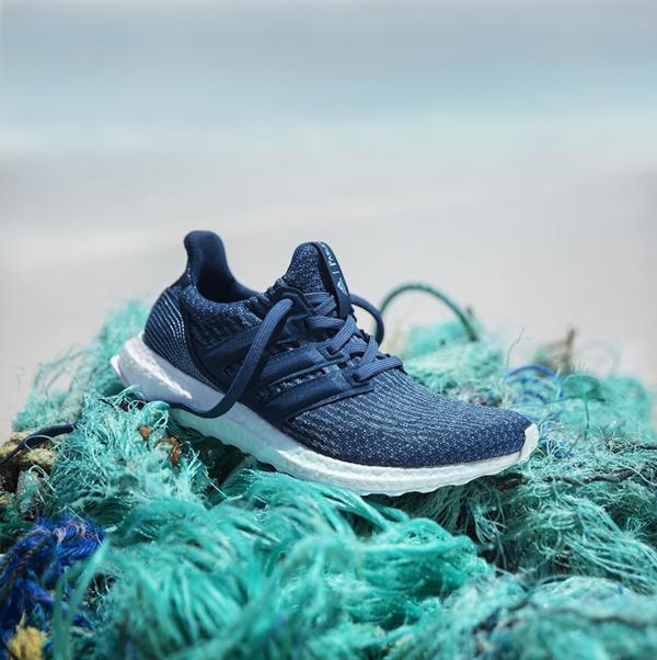 Adidas tuyên bố đang sản xuất 11 triệu đôi giày có chất liệu được tái chế từ rác nhựa Adidas tuyên bố đang sản xuất 11 triệu đôi giày có chất liệu được tái chế từ rác nhựa