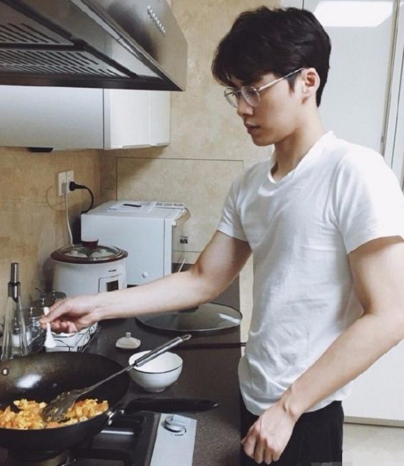 Hình mẫu bạn gái lý tưởng của sao Hoa Ngữ: Ngô Lỗi thích bé ngốc, Lý Dịch Phong thích người biết ăn biết ngủ