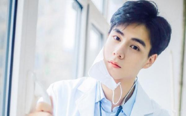 Hình mẫu bạn gái lý tưởng của sao Hoa Ngữ: Ngô Lỗi thích bé ngốc, Lý Dịch Phong thích người biết ăn biết ngủ