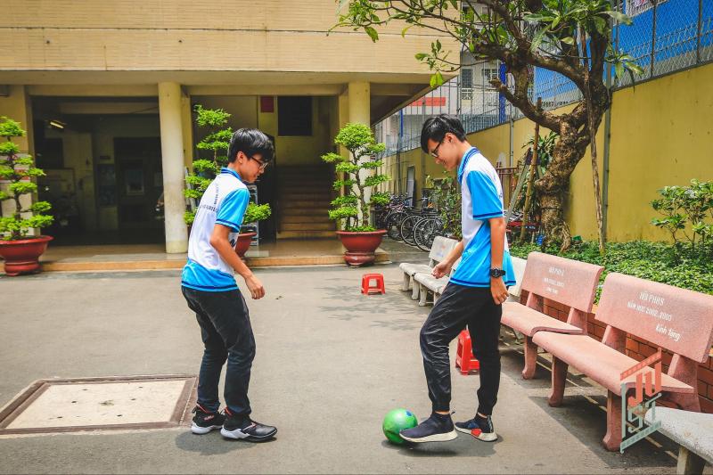 'Tình yêu có màu gì?' và câu trả lời đầy ngọt ngào của Phổ thông Năng Khiếu 'Tình yêu có màu gì?' và câu trả lời đầy ngọt ngào của Phổ thông Năng Khiếu