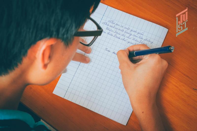 'Tình yêu có màu gì?' và câu trả lời đầy ngọt ngào của Phổ thông Năng Khiếu 'Tình yêu có màu gì?' và câu trả lời đầy ngọt ngào của Phổ thông Năng Khiếu