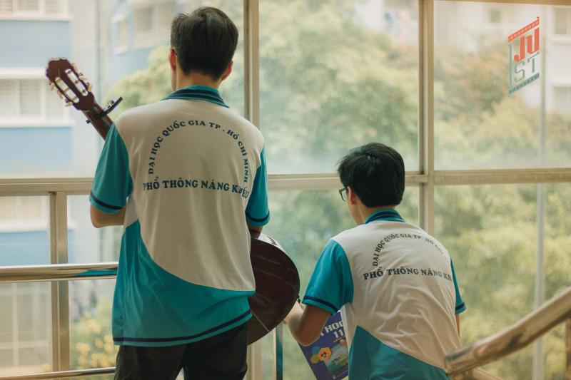 'Tình yêu có màu gì?' và câu trả lời đầy ngọt ngào của Phổ thông Năng Khiếu 'Tình yêu có màu gì?' và câu trả lời đầy ngọt ngào của Phổ thông Năng Khiếu