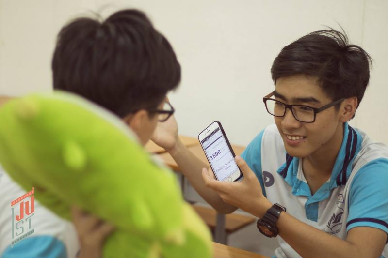 'Tình yêu có màu gì?' và câu trả lời đầy ngọt ngào của Phổ thông Năng Khiếu 'Tình yêu có màu gì?' và câu trả lời đầy ngọt ngào của Phổ thông Năng Khiếu