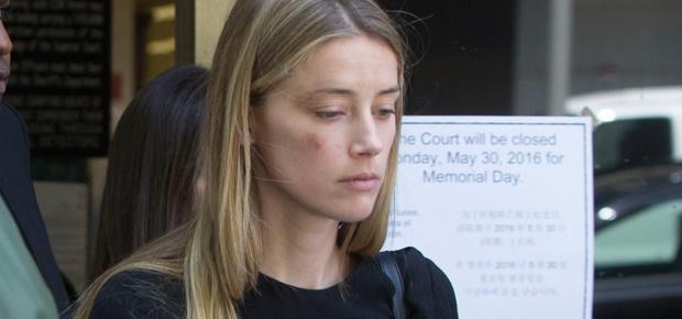 Tin nhắn cuối cùng của Amber Heard gửi Johnny Depp: 'Em không còn gì ngoài tình yêu dành cho anh' Tin nhắn cuối cùng của Amber Heard gửi Johnny Depp: 'Em không còn gì ngoài tình yêu dành cho anh'
