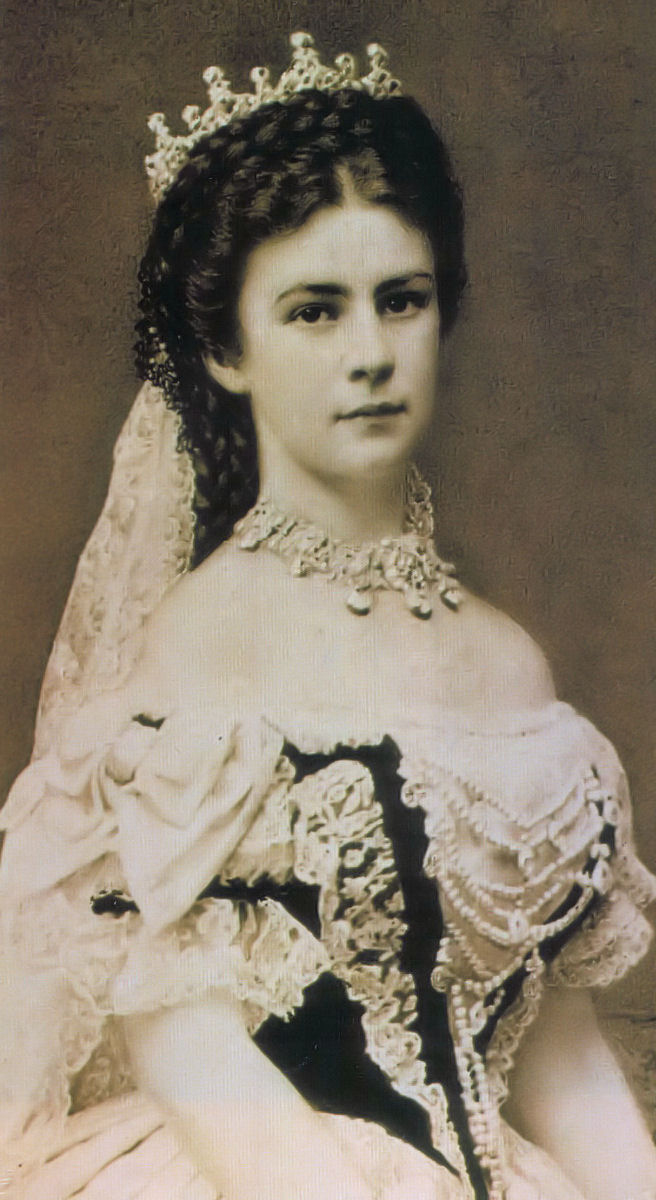 Elisabeth das Musical: 'Mối tình' lạ kỳ giữa nàng Hoàng hậu và chàng Tử thần Elisabeth das Musical: 'Mối tình' lạ kỳ giữa nàng Hoàng hậu và chàng Tử thần