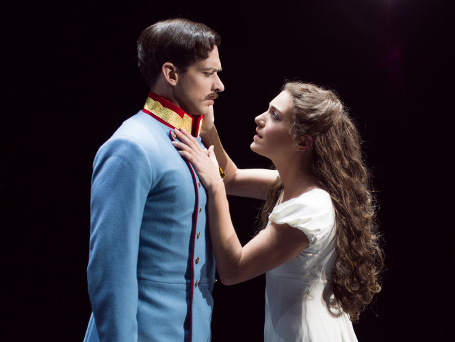 Elisabeth das Musical: 'Mối tình' lạ kỳ giữa nàng Hoàng hậu và chàng Tử thần Elisabeth das Musical: 'Mối tình' lạ kỳ giữa nàng Hoàng hậu và chàng Tử thần