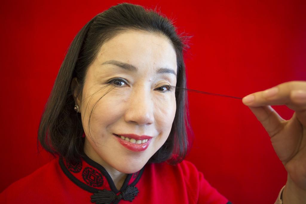 'Điêu đứng' trước vẻ đẹp của hàng lông mi dài nhất thế giới 'Điêu đứng' trước vẻ đẹp của hàng lông mi dài nhất thế giới
