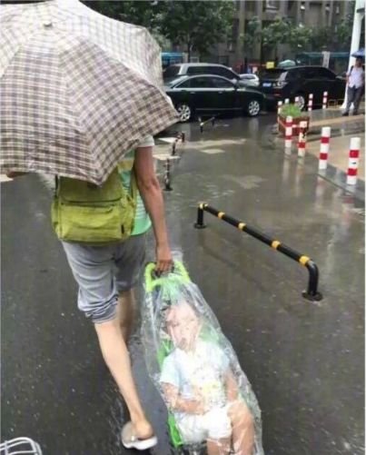 Giây phút bạn nhận ra chắc chắn mình được bố mẹ nhặt về từ... bãi rác Giây phút bạn nhận ra chắc chắn mình được bố mẹ nhặt về từ... bãi rác
