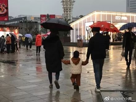 Giây phút bạn nhận ra chắc chắn mình được bố mẹ nhặt về từ... bãi rác Giây phút bạn nhận ra chắc chắn mình được bố mẹ nhặt về từ... bãi rác