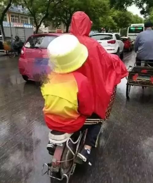 Giây phút bạn nhận ra chắc chắn mình được bố mẹ nhặt về từ... bãi rác Giây phút bạn nhận ra chắc chắn mình được bố mẹ nhặt về từ... bãi rác