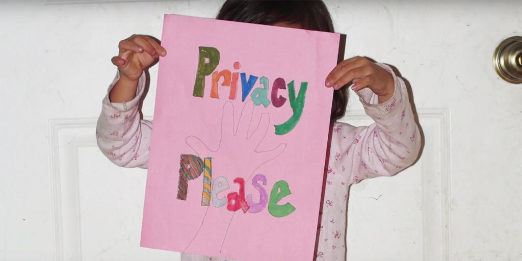 Chiến dịch Kids For Privacy: Đã đến lúc bố mẹ dừng đăng ảnh nhạy cảm của con mình lên mạng Chiến dịch Kids For Privacy: Đã đến lúc bố mẹ dừng đăng ảnh nhạy cảm của con mình lên mạng