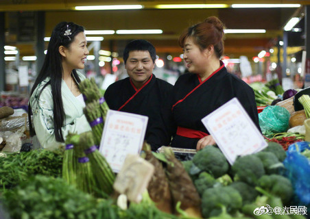 Chợ 'xuyên không' ở Nam Kinh: Triển Chiêu bán thịt heo, Tiểu hòa thượng đứng quầy hoa quả Chợ 'xuyên không' ở Nam Kinh: Triển Chiêu bán thịt heo, Tiểu hòa thượng đứng quầy hoa quả