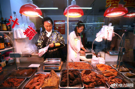 Chợ 'xuyên không' ở Nam Kinh: Triển Chiêu bán thịt heo, Tiểu hòa thượng đứng quầy hoa quả Chợ 'xuyên không' ở Nam Kinh: Triển Chiêu bán thịt heo, Tiểu hòa thượng đứng quầy hoa quả
