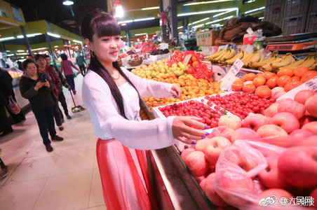 Chợ 'xuyên không' ở Nam Kinh: Triển Chiêu bán thịt heo, Tiểu hòa thượng đứng quầy hoa quả Chợ 'xuyên không' ở Nam Kinh: Triển Chiêu bán thịt heo, Tiểu hòa thượng đứng quầy hoa quả