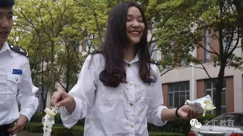 'Đãi ngộ' nào dành cho bạn nếu là nữ sinh duy nhất trong trường? 'Đãi ngộ' nào dành cho bạn nếu là nữ sinh duy nhất trong trường?