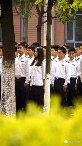 'Đãi ngộ' nào dành cho bạn nếu là nữ sinh duy nhất trong trường? 'Đãi ngộ' nào dành cho bạn nếu là nữ sinh duy nhất trong trường?