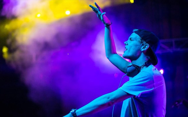 Cuộc đời ngắn ngủi đầy biến cố của chàng DJ tài hoa Avicii Cuộc đời ngắn ngủi đầy biến cố của chàng DJ tài hoa Avicii